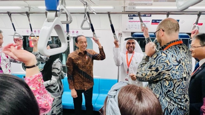 Kala Jokowi Ajak Duta Besar ASEAN Beramai-ramai Jajal MRT