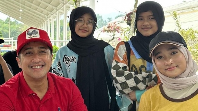 Anak Artis Putuskan Berhijab (Instagram/@irfanhakim75)