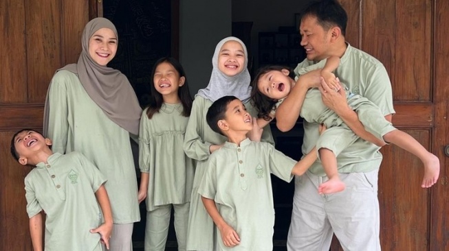 Anak Artis Putuskan Berhijab (Instagram/@zaskiadyamecca)