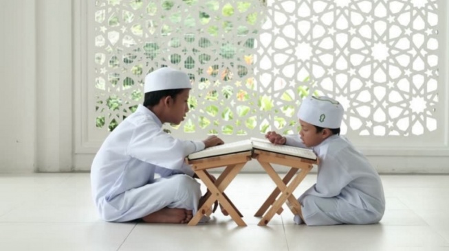 Doa Setelah Membaca Surat Al Waqiah Latin dan Artinya Lengkap