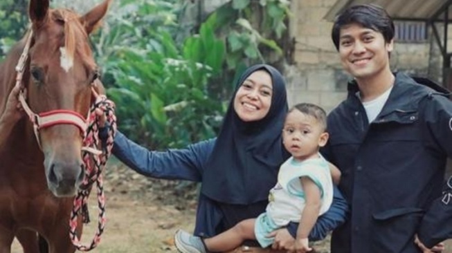 Artis Indonesia yang Punya Kuda (Instagram/@lestikejora)
