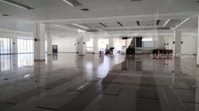 Melihat Ruangan Lantai 1 Masjid Raya Sumbar, Lokasi Polisi Masuk Pakai Sepatu yang Diklaim Bukan Tempat Shalat