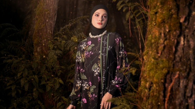 Koleksi Mandjha Hijab dari Ivan Gunawan. [Instagram]