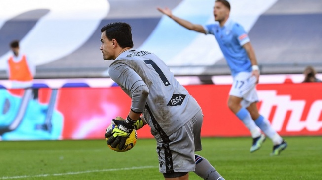 Emil Audero saat memperkuat Sampdoria di Liga Italia Serie A musim lalu. [Vincenzo PINTO / AFP]