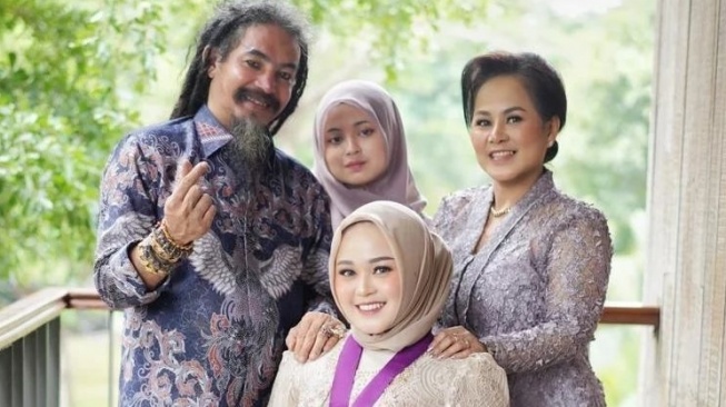 Anak Artis Putuskan Berhijab (Instagram/@limbadindonesia)