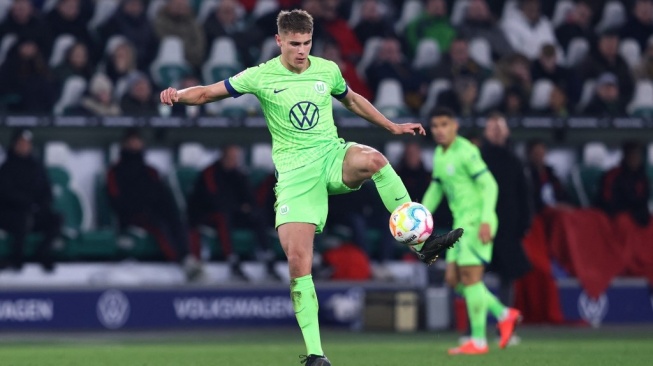 Benahi Lini Belakang, Tottenham Resmi Boyong Bek Jangkung Belanda dari Wolfsburg