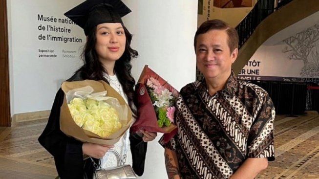 Niquita Juan Putri Ferry Juan dan Zarima Baru Saja Wisuda S1 di Paris, Intip Potretnya di Sini