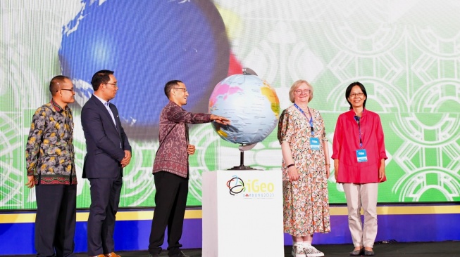 Mendikbudristek Buka Olimpiade Geografi Internasional ke-19 di Bandung