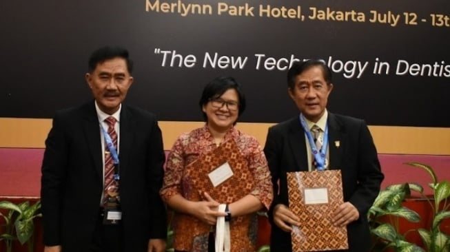 Di acara The 9th ICD XV International Congress and Induction bertema “The New Technologi in Dentistry” yang digelar pada 11-13 Juli 2023 di Jakarta, merek pasta gigi asli Indonesia, Formula, mempresentasikan teknologi perawatan gigi dan mulut karya anak bangsa, yaitu “System Protective Layer” (SPL), yang dikembangkan di Indonesia. (Foto: Istimewa)