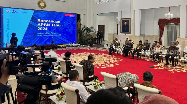 Dampak Makan Siang Gratis pada APBN 2025: Antara Manfaat dan Kekhawatiran