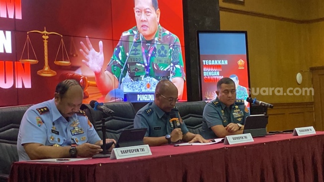 Puspom TNI saat merilis kasus Mayor Dedi Hasibuan yang menggeruduk Polrestabes Medan. 