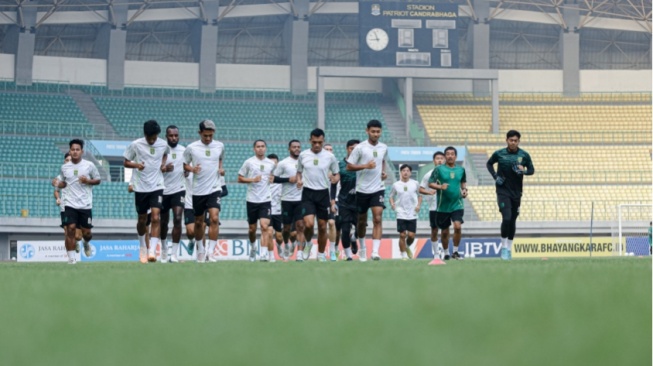 Skuad Persebaya Surabaya Saat Melakukan Sesi Latihan (persebaya.id)