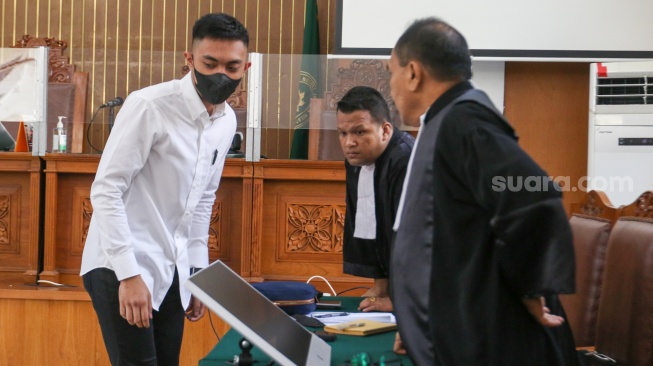 Terdakwa kasus penganiayaan David Ozora, Mario Dandy saat menjalani sidang tuntutan di Pengadilan Negeri Jakarta Seltan, Jakarta, Kamis (10/08/2023). [Suara.com/Alfian Winanto]