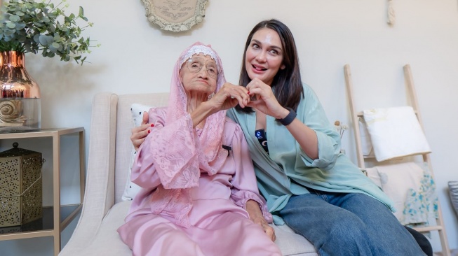 Nenek 101 Tahun Antusias Nonton Suzzanna: Malam Jumat Kliwon, sampai Didatangi Luna Maya