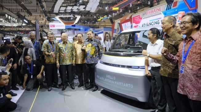 Menko Airlangga Sebut Industri Otomotif sebagai Tulang Punggung Ekonomi