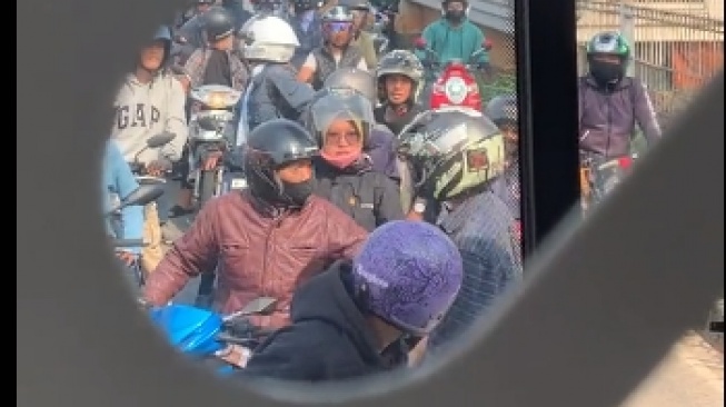 Usai Aksi Sopir Bus TransJakarta Marahi Pemotor Lawan Arus Viral, Akses Masuk Jalur Busway Kini Dijaga Polisi