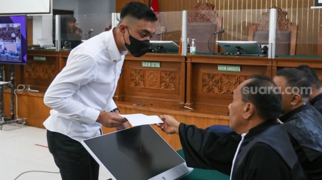 Terdakwa kasus penganiayaan David Ozora, Mario Dandy saat menjalani sidang tuntutan di Pengadilan Negeri Jakarta Seltan, Jakarta, Kamis (10/08/2023). [Suara.com/Alfian Winanto]