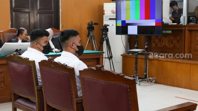 Terdakwa kasus penganiayaan David Ozora, Mario Dandy saat menjalani sidang tuntutan di Pengadilan Negeri Jakarta Seltan, Jakarta, Kamis (10/08/2023). [Suara.com/Alfian Winanto]