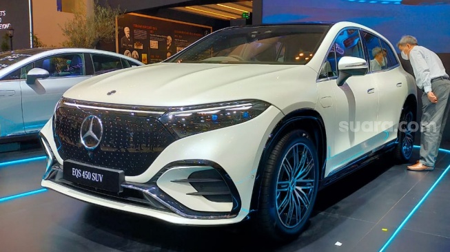 Mercedes EQS 450 SUV yang diluncurkan di GIIAS 2023 [Suara.com/CNR ukirsari].