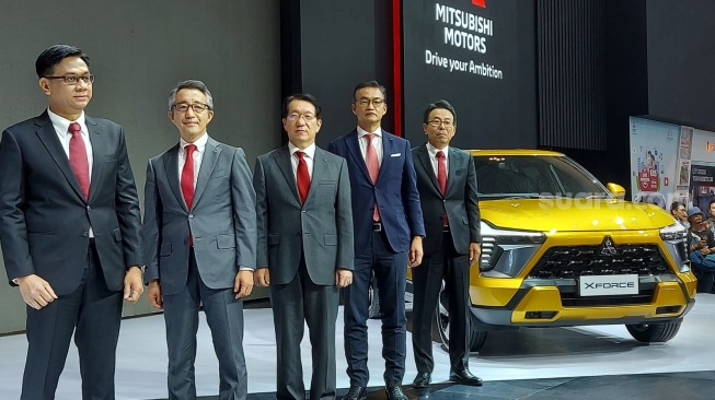 Jajaran Petinggi Mitsusbishi Xforce di GIIAS 2023, Tangerang, Kamis (10/8/2023). [Suara.com/Manuel jeghesta]