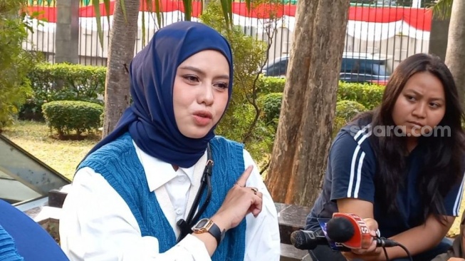 Istri Zul Zivilia, Retno Paradinah di kawasan Tendean, Jakarta, Jumat (11/8/2023) [Suara.com/Adiyoga Priyambodo]