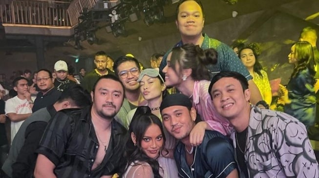 Gaya Artis di Pesta Ulang Tahun Erika Carlina (Instagram/@_aldyrizky)