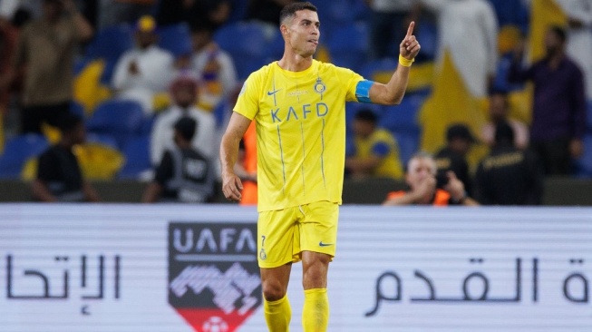 Penyerang Al Nassr, Cristiano Ronaldo melakukan selebrasi usai mencetak gol ke gawang Al Ahli pada laga final Arab Club Champions Cup 2023 di Stadion King Fahd, Taif, Arab Saudi, Sabtu (12/8/) malam WIB. [AFP]