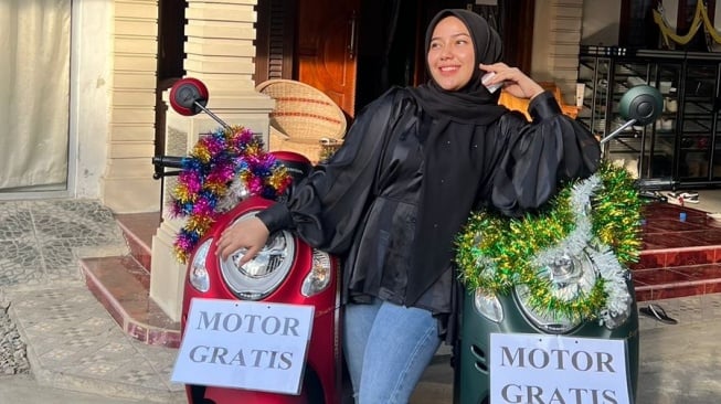 Awalnya Cuma Promosi, Selebgram Tazkia Rizky Kini Keranjingan Bikin Giveaway Bagi-Bagi Motor