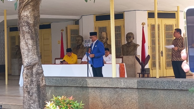 Ketum PAN Zulkifli Hasan menyatakan dukungan kepada Prabowo Subianto di Pilpres 2024. (Suara.com/M Yasir)
