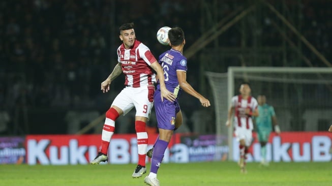 Persis Solo kalah 0-2 dari Persik Kediri dalam lanjutan pekan ke-8 BRI Liga 1 2023/2024 di Stadion Brawijaya, Kediri, Sabtu (12/8/2023). [Dok Persis Solo]