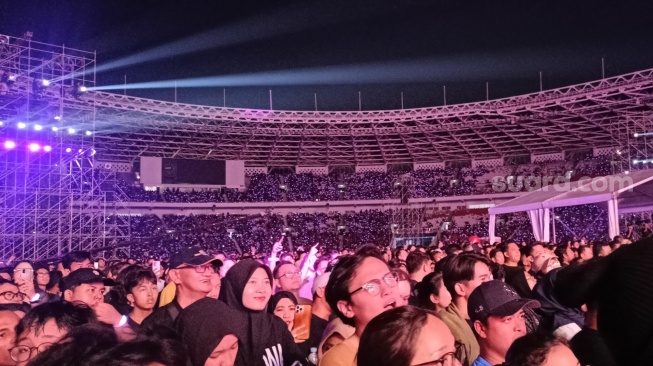 Konser Dewa 19 di Stadion Utama Gelora Bung Karno, Senayan, Jakarta Pusat pada Sabtu (12/8/2023) [Pahami.id/Rena Pangesti]