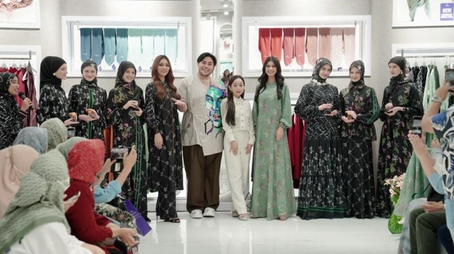 Ivan Gunawan Gelar Fashion Show untuk Hibur Warga Depok