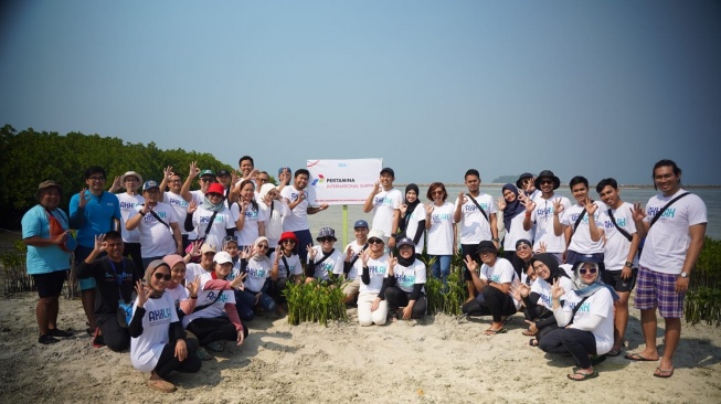 Perwira Muda Pertamina International Shipping Tanam 1000 Mangrove dan Transplantasi Terumbu Karang