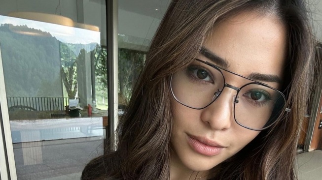 Nikita Willy Beli Ayam Potong di Pasar Tradisional, Mukanya Kelihatan Bingung Banget