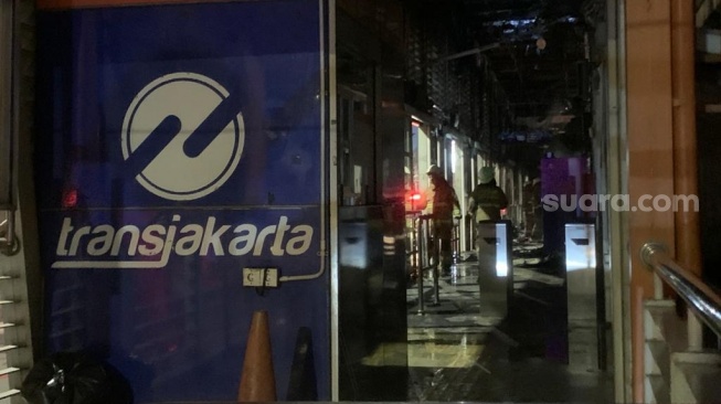 Damkar Ungkap Penyebab Kebakaran Halte TransJakarta Tendean: Korsleting Alat Charge Mobil Listrik