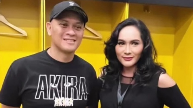 Potret Pungky Sukmawati Nonton Konser Dewa19 (Instagram/@pungky_sukmawati)