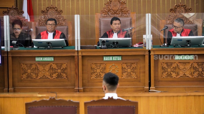 Terdakwa kasus penganiayaan David Ozora, Mario Dandy saat menjalani sidang tuntutan di Pengadilan Negeri Jakarta Selatan, Jakarta, Selasa (15/08/2023). [Suara.com/Alfian Winanto]