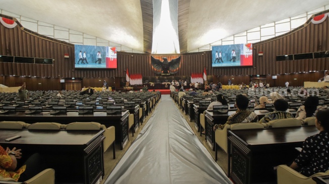 Suasana persiapan Sidang Tahunan MPR RI di Gedung Nusantara, Kompleks Parlemen, Senayan, Jakarta, Selasa (15/8/2023). [Suara.com/Alfian Winanto]