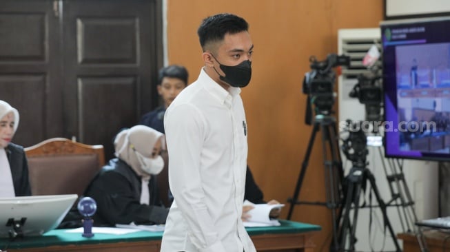 Terdakwa kasus penganiayaan David Ozora, Mario Dandy saat menjalani sidang tuntutan di Pengadilan Negeri Jakarta Selatan, Jakarta, Selasa (15/08/2023). [Suara.com/Alfian Winanto]