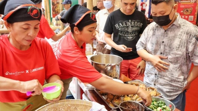 Festival kuliner "Kampoeng Legenda" yang digelar di Mal Ciputra Jakarta dari 9-20 Agustus 2023, menyuguhkan 60 kuliner legendaris dari daerah asalnya. (Foto: Dok. Mal Ciputra Jakarta)