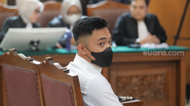 Terdakwa kasus penganiayaan David Ozora, Mario Dandy, menjalani sidang di Pengadilan Negeri Jakarta Selatan, Jakarta, Selasa (15/08/2023). [Pahami.id/Alfian Winanto]
