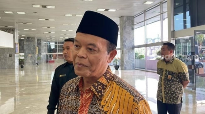 Wakil Ketua Majelis Syura PKS Hidayat Nur Wahid saat ditemui awak media di Kompleks Parlemen, Jakarta. (Suara.com/Novian)