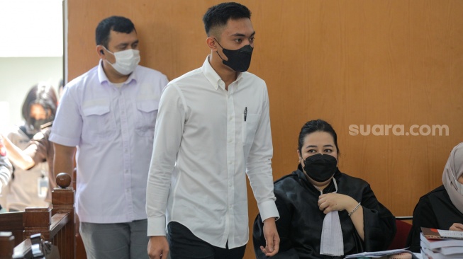 Terdakwa kasus penganiayaan David Ozora, Mario Dandy saat menjalani sidang tuntutan di Pengadilan Negeri Jakarta Selatan, Jakarta, Selasa (15/08/2023). [Suara.com/Alfian Winanto]