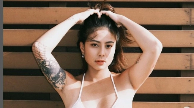 Keksa ayol porno siylaydi