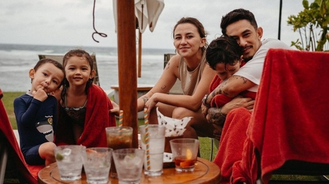 Potret Mesra Dahlia Poland dan Fandy Christian usai Isu Perselingkuhan. (Instagram/@fandych)