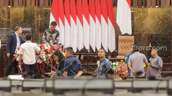 Suasana persiapan Sidang Tahunan MPR RI di Gedung Nusantara, Kompleks Parlemen, Senayan, Jakarta, Selasa (15/8/2023). [Suara.com/Alfian Winanto]