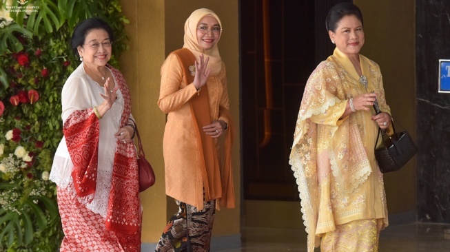 Adu Gaya Iriana Jokowi dan Wury Estu Handayani Ma'ruf di Sidang Tahunan MPR, Mana yang Lebih Anggun?