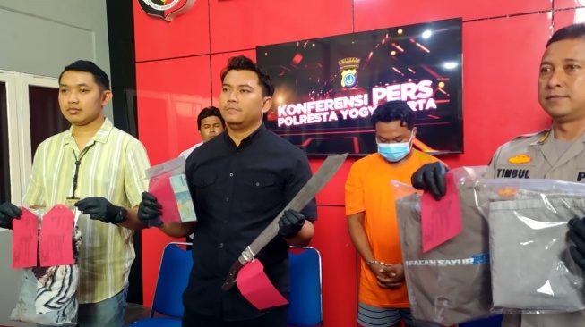 Tersulut Emosi Usai Cekcok di Jalanan Jogja, Pemuda Bacok Seorang Pengendara Sepeda Motor