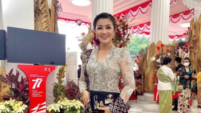 Artis Hadiri Upacara HUT RI di Istana (Instagram/@fitricarlina)