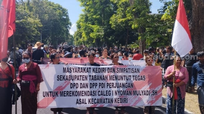 Massa Geruduk Kantor PDIP Bali, Polresta Denpasar Kerahkan 800 Personel